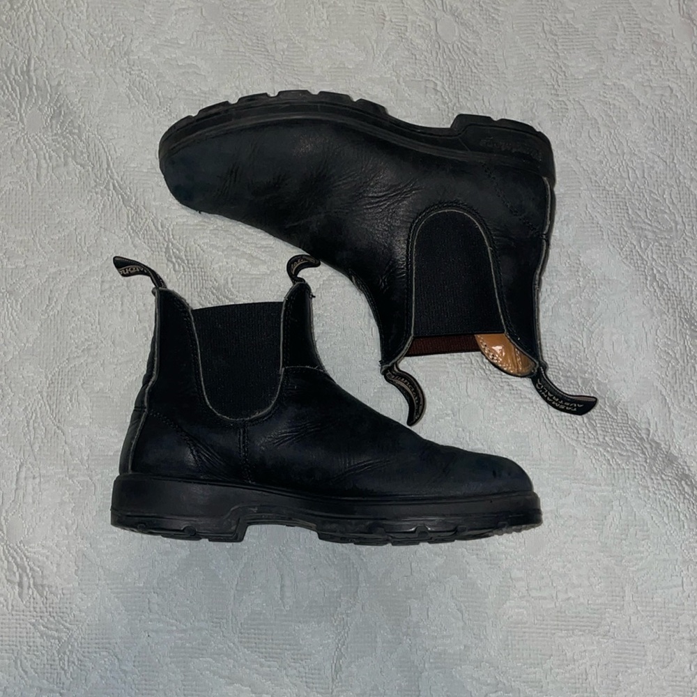 Black blundstone boots